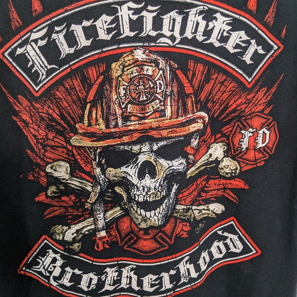 Mens M Unisex Firefighter Skeleton Brotherhood Tee